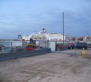 Fähre nach Nordafrika in den Docks Joilette