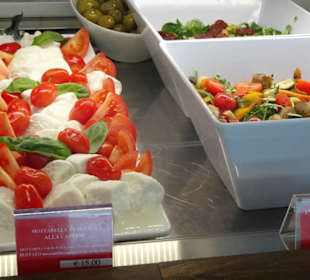 Nach der Sicherheitskontrolle im Flughafen Olbia