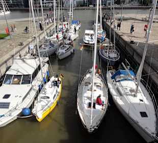 Betrieb in der Schleuse Neuer Hafen