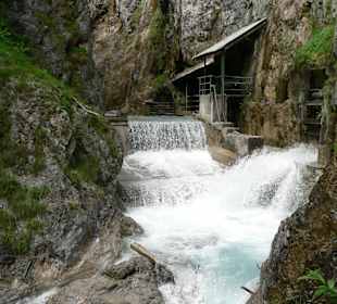 der Anfang des Zammer Lochputz