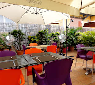 Die Terrasse des "Délices & Gourmets"