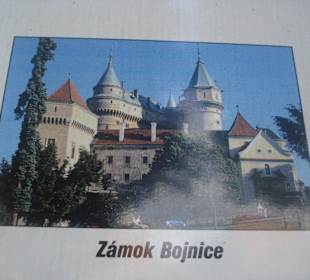 Cedule před zámkem