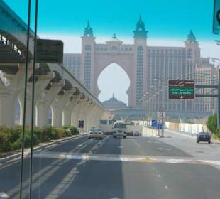 Von der Zufahrtsstrasse aus