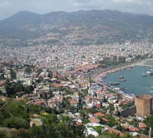 Blick von der Burg zum Hafen