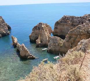 Blick von oben auf die Felsen