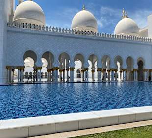 Aussenbereich Scheich-Zayid-Moschee