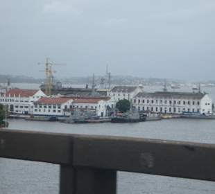 Blick von der Niterói-Brücke auf die Insel