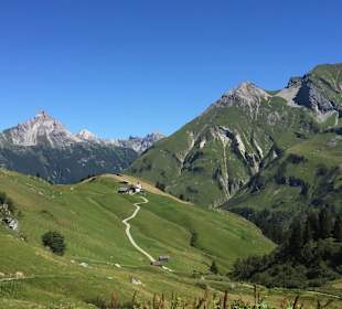 Durch das Auenfeld nach Schroeken