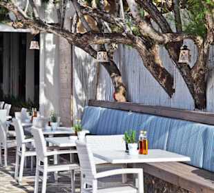 Taverna Pelagos am Strand