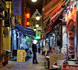 Rue des Bouchers am Abend