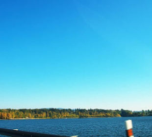 Sehr großer See der hinten noch weiter verläuft