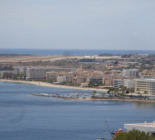 Blick zur Landebahn vom Flughafen Ibiza