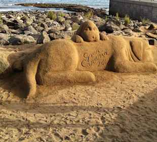 Sandskulptur am Leuchtturm
