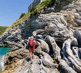 Cast.d.Pesc. Wanderung an den Felsen