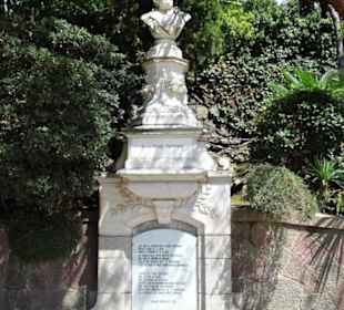 Denkmal für den Stifter Dr. Franz Tappeiner