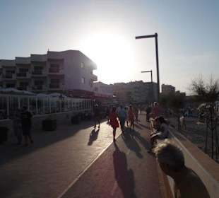 Strandpromenade morgens