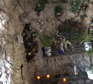 Lourdesgrotte mit Maria Skulptur Altheim