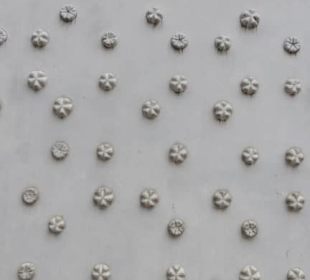 Das Vorarlberger Museum mit „Blüten“