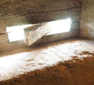 Scharte im Wehrgang nach außen