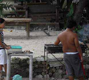 Filipinos genießen ihre White Beach