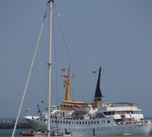 Seebäderschiff Atlantis auf Reede