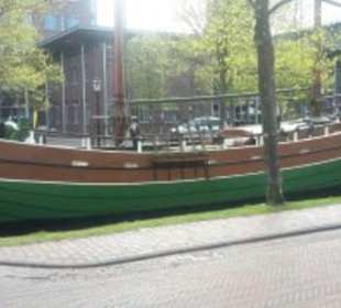 Schiff im Hauptkanal