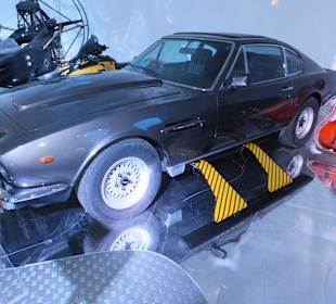 Bond in Motion - Aston Martin mit Gadget