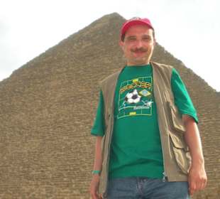 Maik vor der Cheops Pyramide