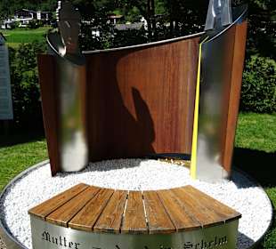 Denkmal für Pfarrer Maaß