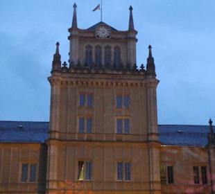 Das Schloss Ehrenburg am Abend / in der Nacht