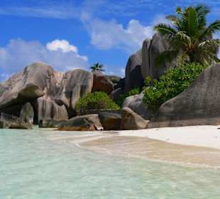 Traumstrand mit tollen Felsen