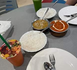 Frischgespresste Säfte und leckere Currys 