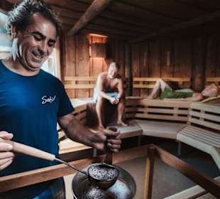Aufguss vom Profi in der Giebelsauna der Siederei