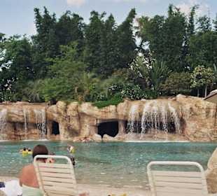 Der Schwimmbereich und Schnorchelfluß ohne Fische 