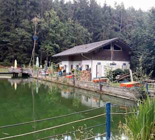 Blick auf den See und die Terrasse