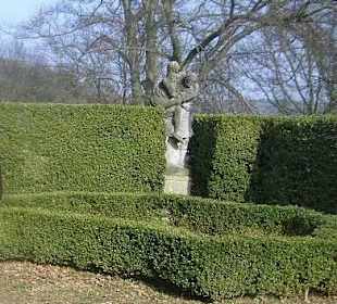 Sochy v zámeckém parku