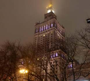 Der Kulturpalast am Abend