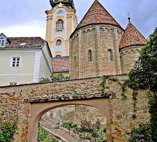 Stadtpfarrkirche mit romanischen Karner