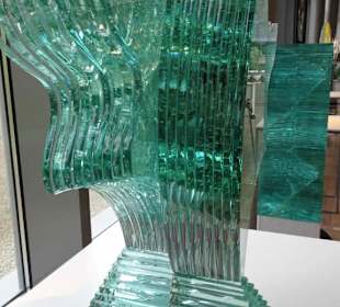 Exponate des Museums für Modernes Glas