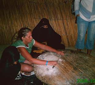 Beim Fladenbrot backen