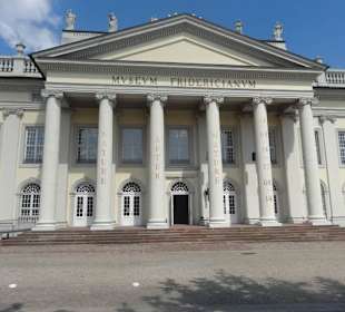 Muzeum Fridericianum - widok zewnętrzny