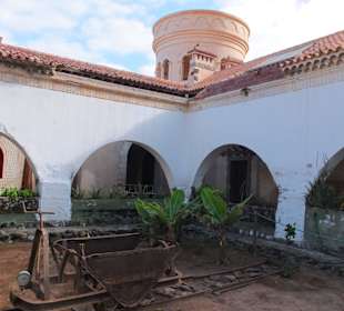 Im Innenhof der Villa Winter