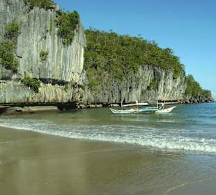 Der Strand neben dem Underground River Auslauf