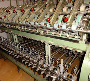 Maschinen zur Wollbearbeitung im Fabrikmuseum