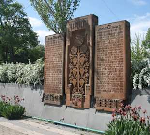 Mutter Armenia - Hinweistafel