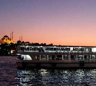 Aussicht von der Brücke am Abend
