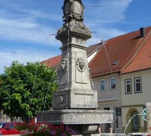 Der Brunnen auf dem Marktplatz von Römhild