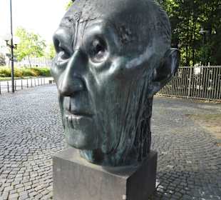 Ansichten des Konrad-Adenauer-Denkmals