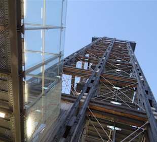 Blick auf den Turm von unten