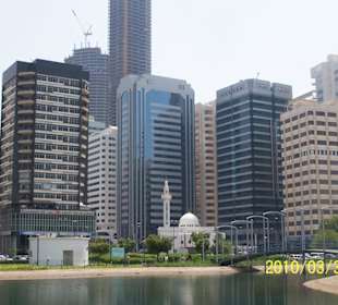 Deptak w Abu Dhabi Cornisch